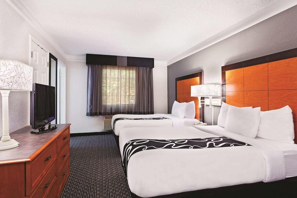 La Quinta Inn By Wyndham Σαμπέιν Εξωτερικό φωτογραφία