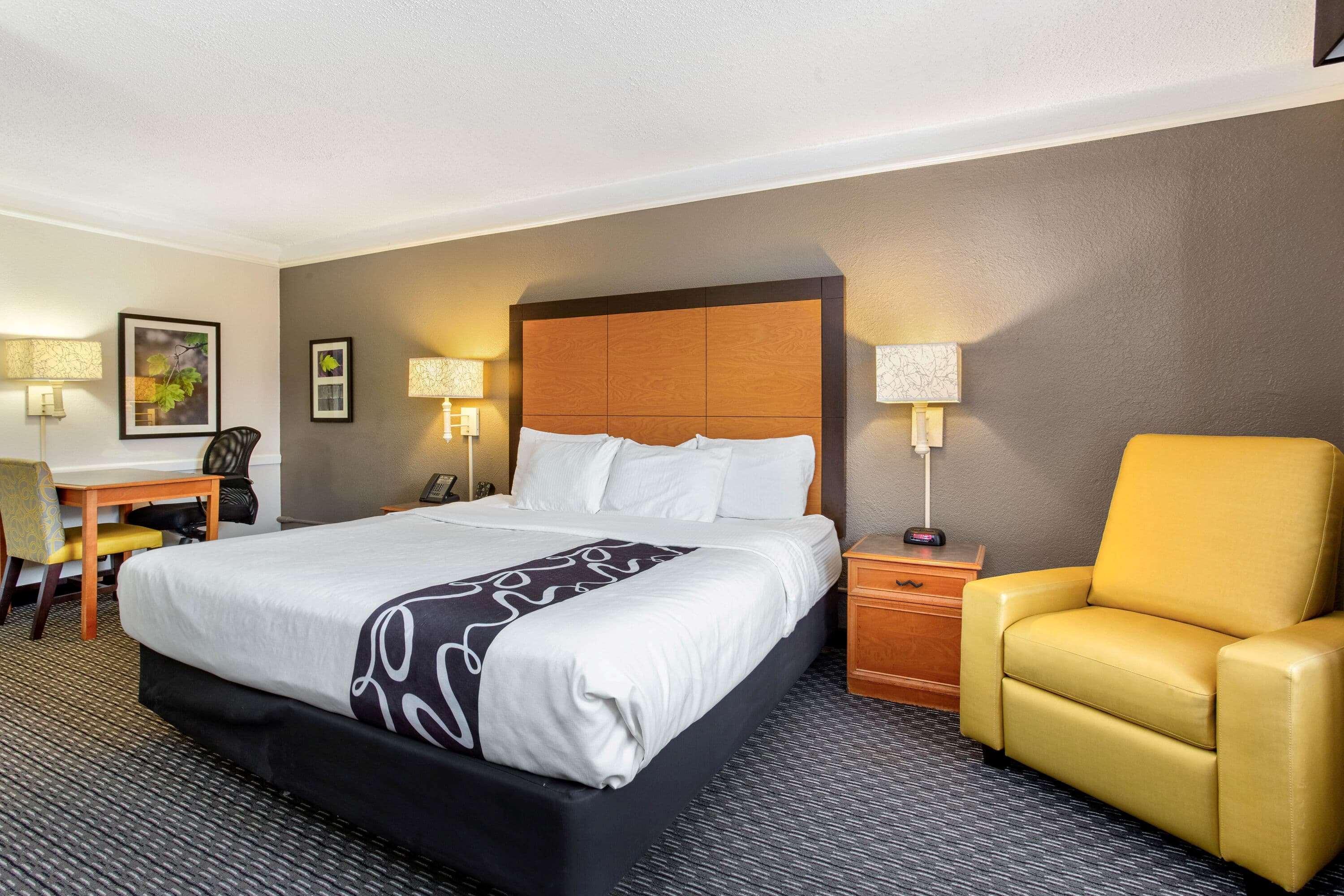 La Quinta Inn By Wyndham Σαμπέιν Εξωτερικό φωτογραφία