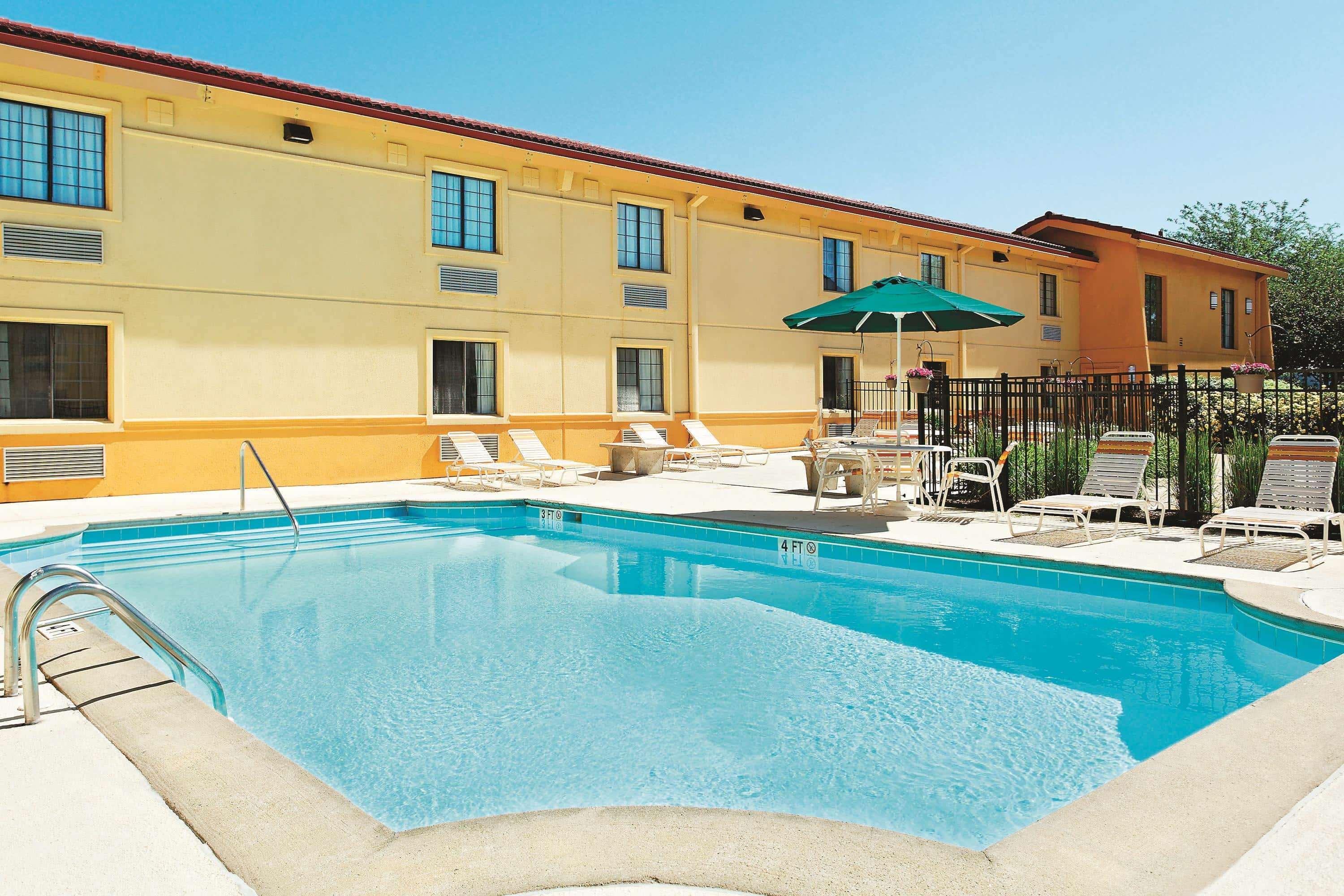 La Quinta Inn By Wyndham Σαμπέιν Εξωτερικό φωτογραφία