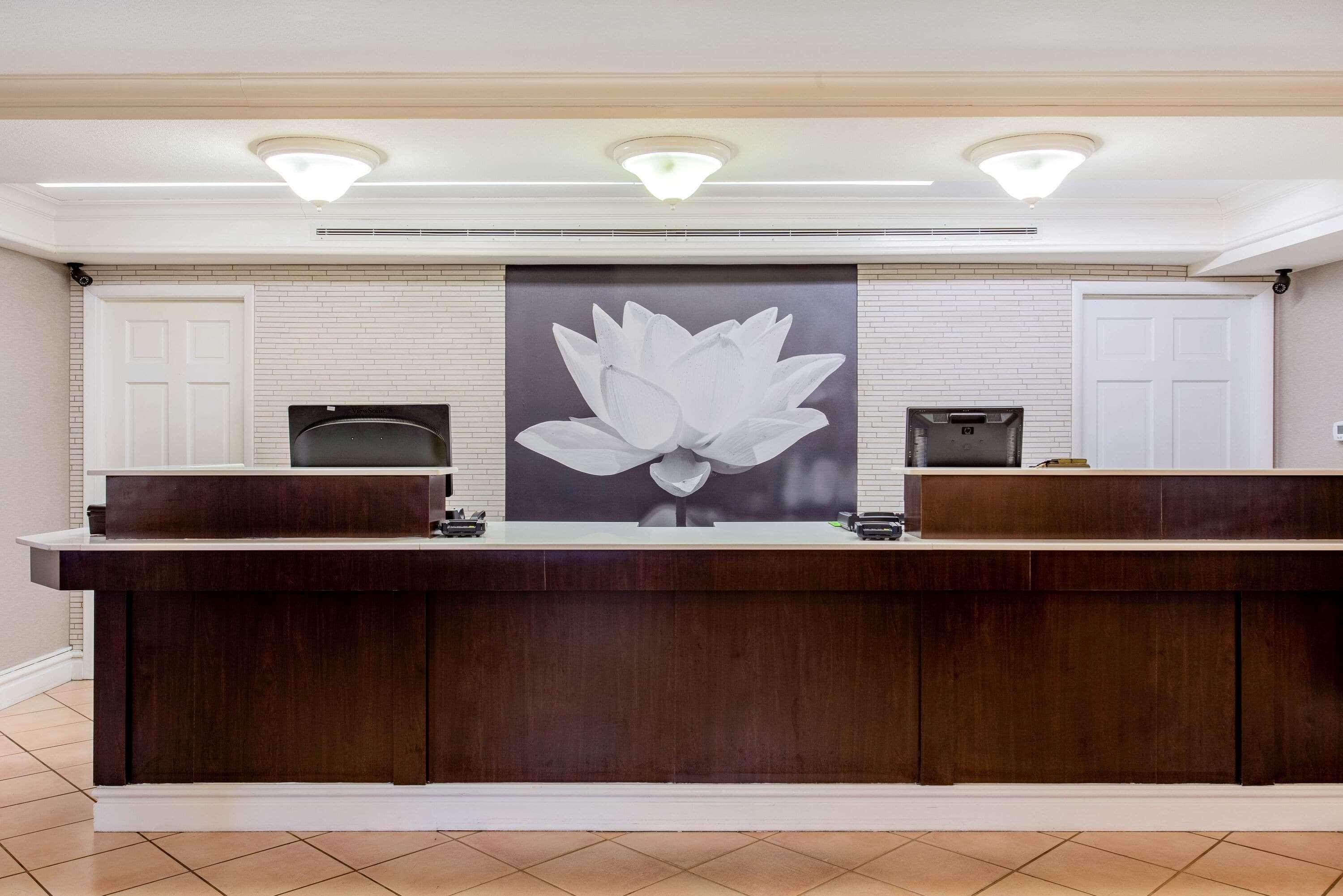 La Quinta Inn By Wyndham Σαμπέιν Εξωτερικό φωτογραφία