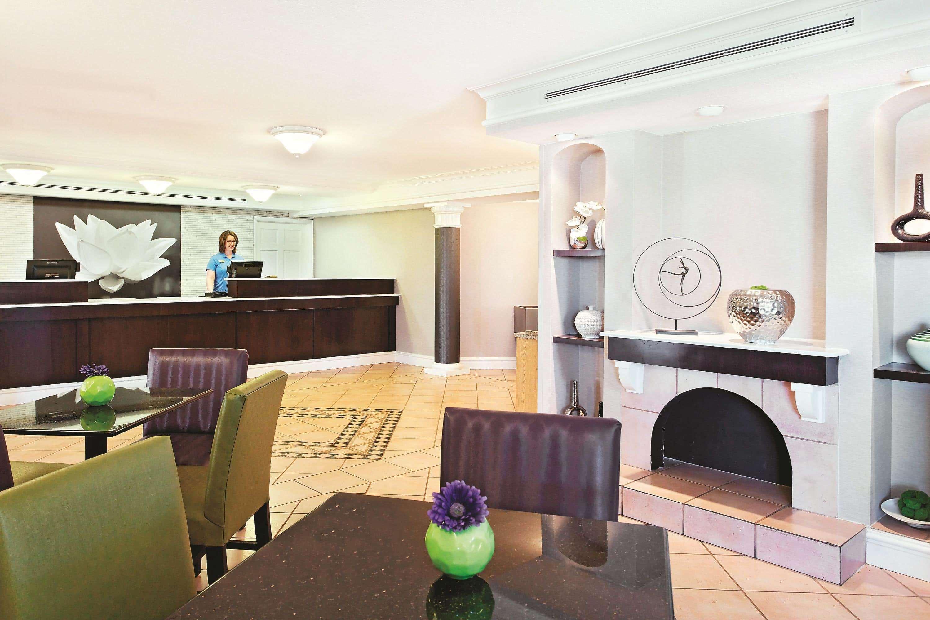 La Quinta Inn By Wyndham Σαμπέιν Εξωτερικό φωτογραφία
