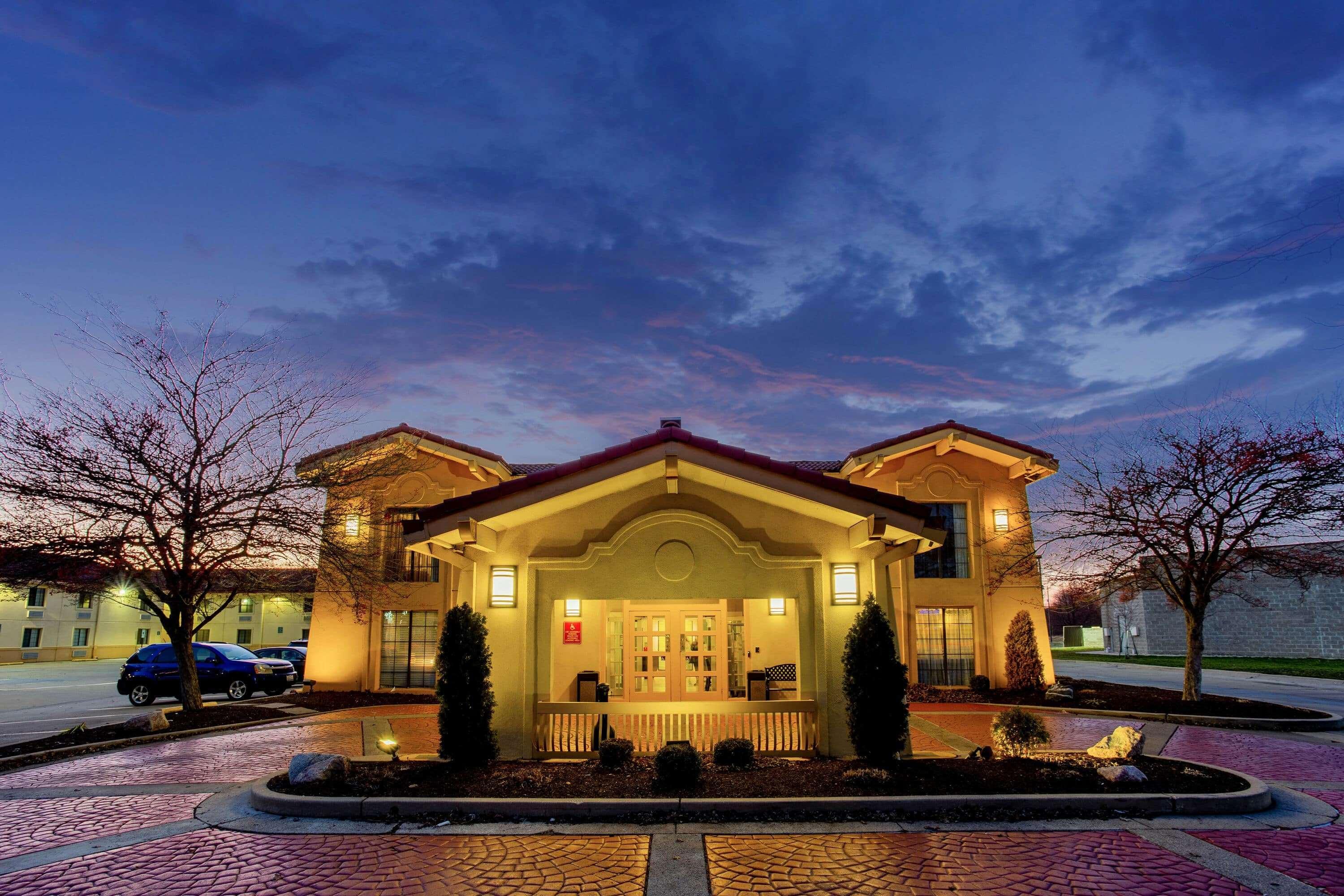 La Quinta Inn By Wyndham Σαμπέιν Εξωτερικό φωτογραφία