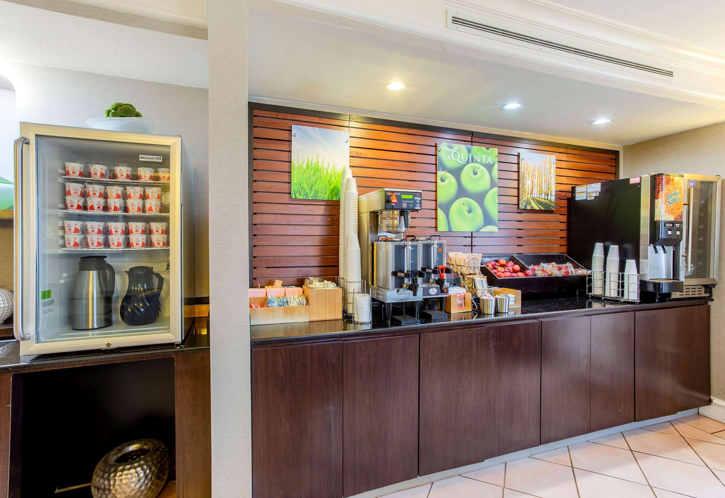 La Quinta Inn By Wyndham Σαμπέιν Εξωτερικό φωτογραφία