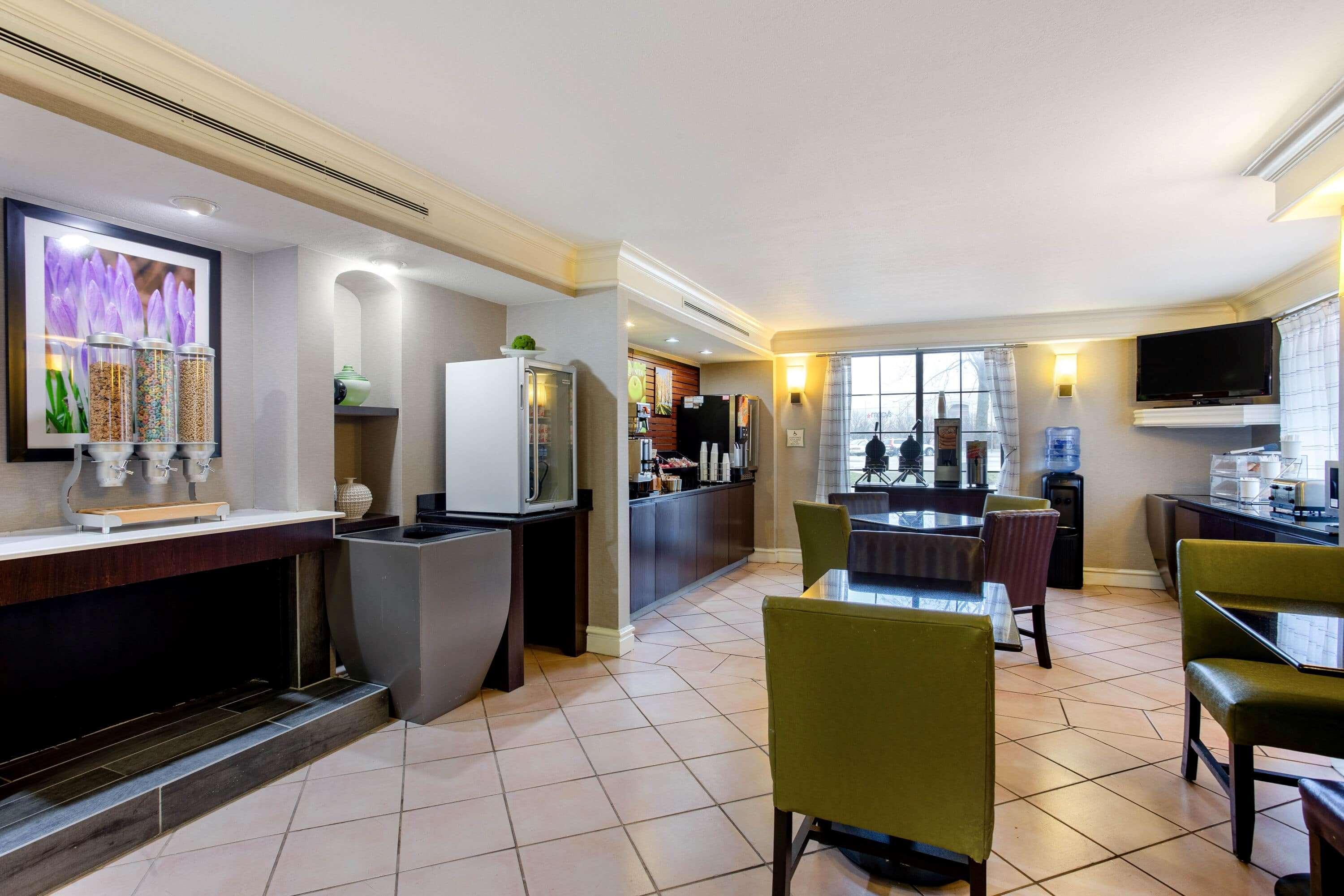 La Quinta Inn By Wyndham Σαμπέιν Εξωτερικό φωτογραφία